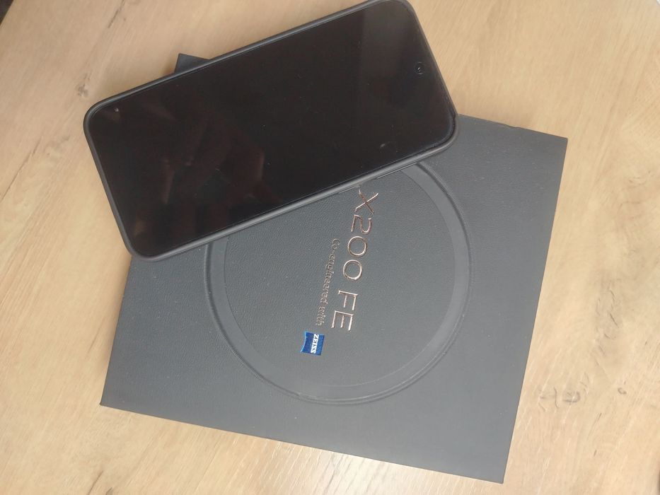 Продам смартфон Vivo X200 FE
