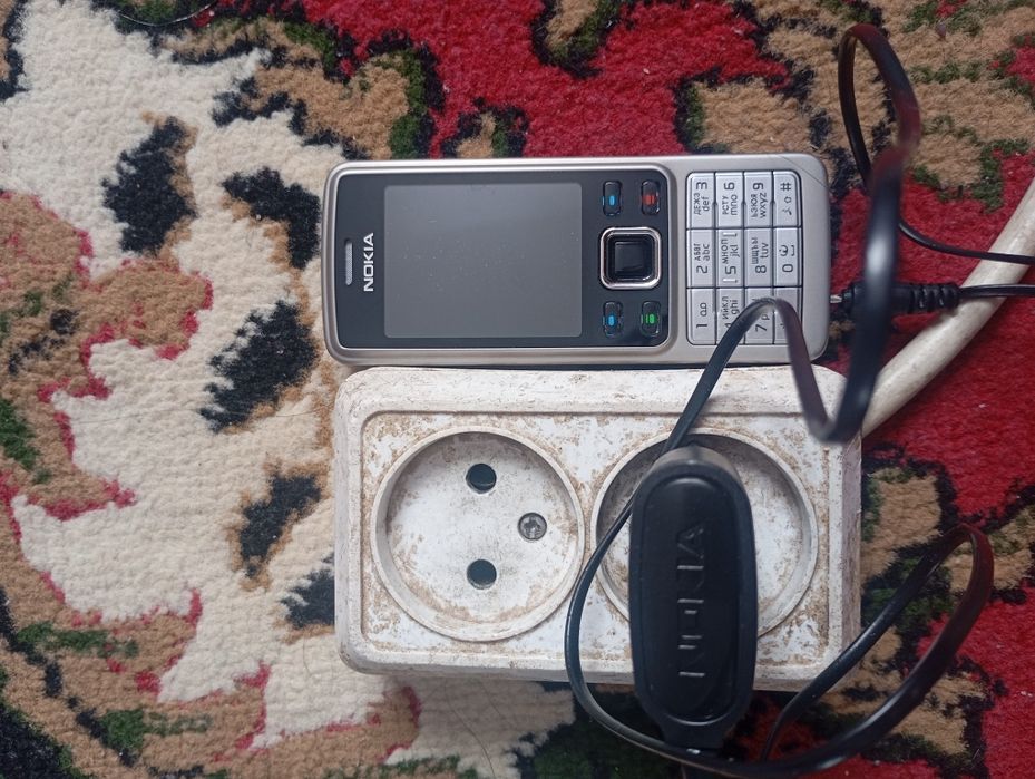 NOKIA 6300 с зарядкой
