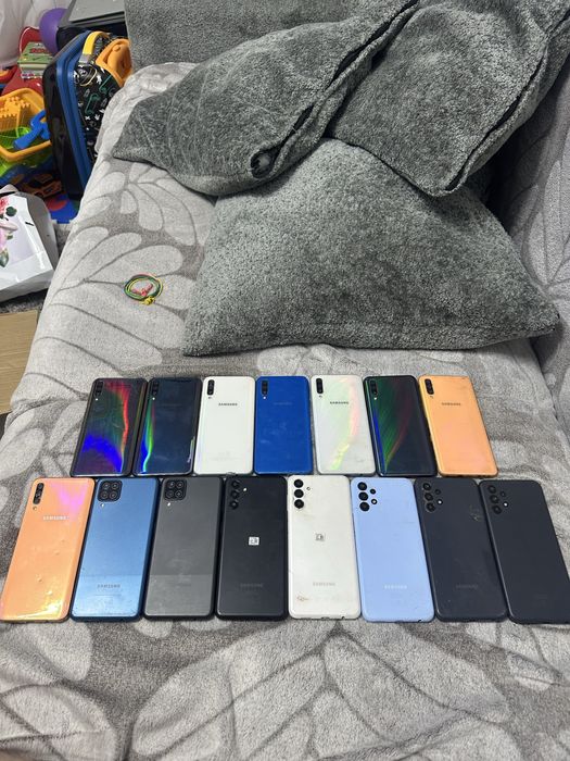 Vand lot telefoane samsung pentru piese