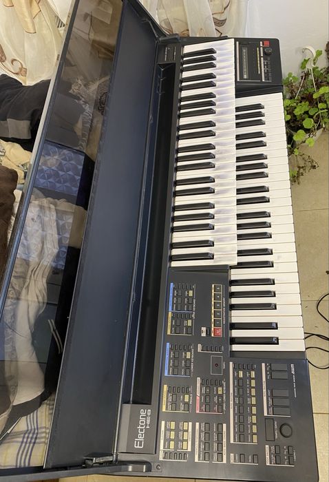 Yamaha Electone HE-8