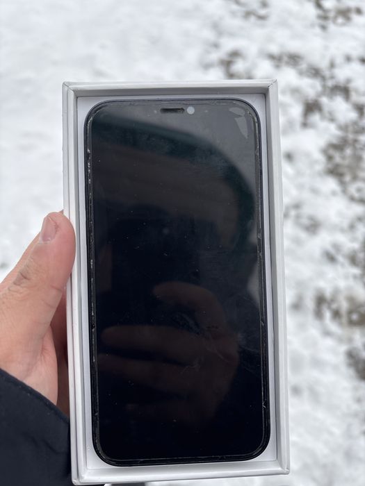 Продам Iphone 12