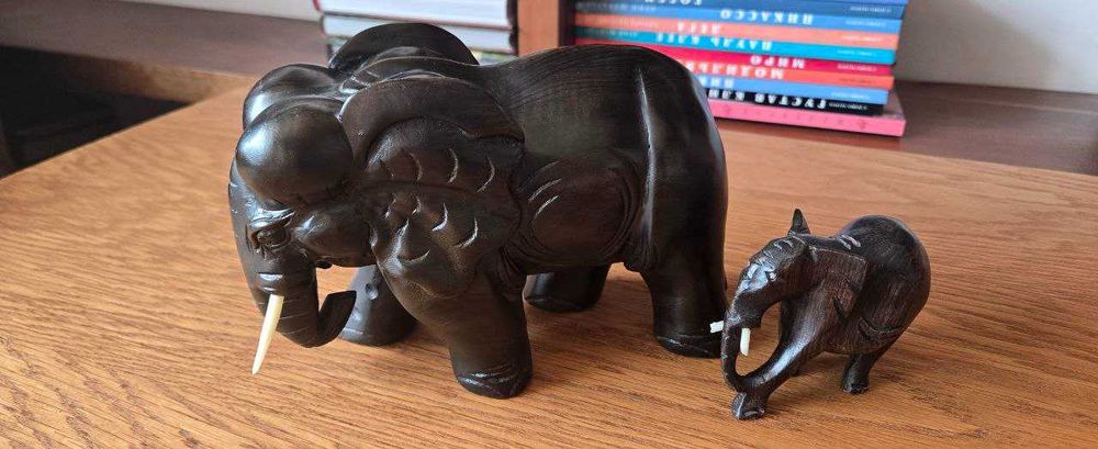 Коллекция деревянных слонов