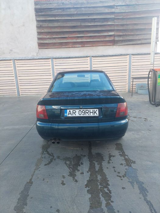 Vând Audi a4b51,8t