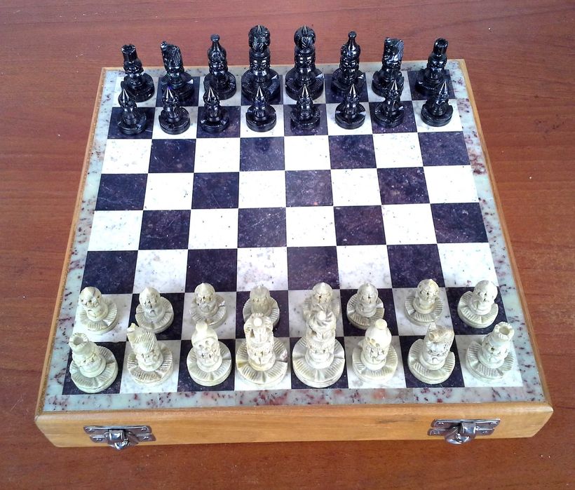 Шахматен комплект закупен в Тайланд