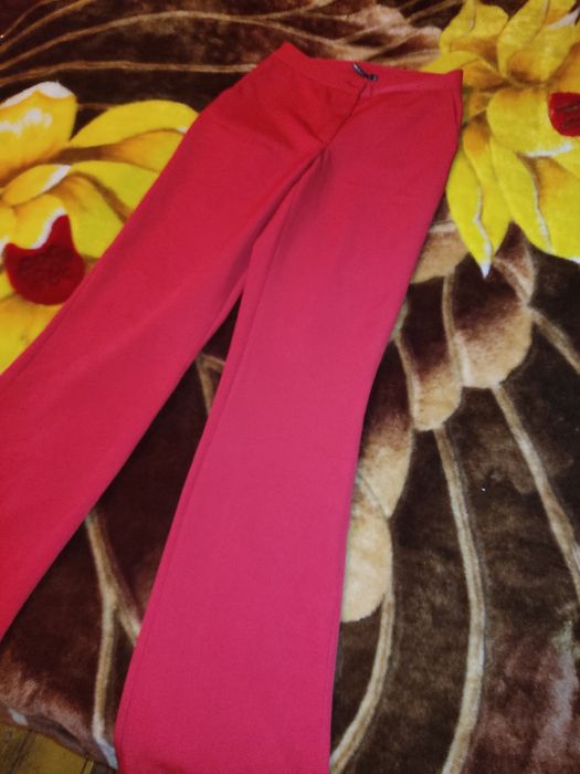 Классические элегантные красные брюки