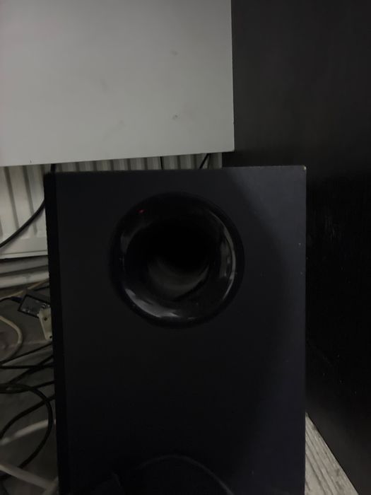 Vand boxe logitech  pentru pc cu subwoofer