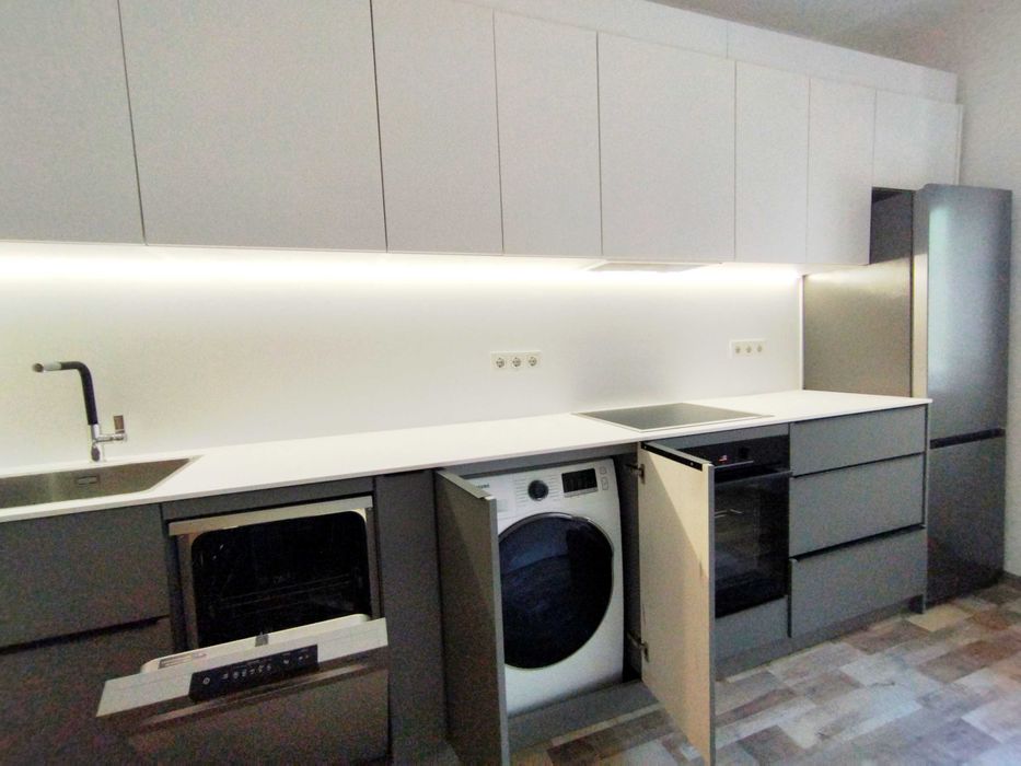 ТОП! Ремонтиран 2-стаен до зала „Кракра“, санирана сграда,  – Център