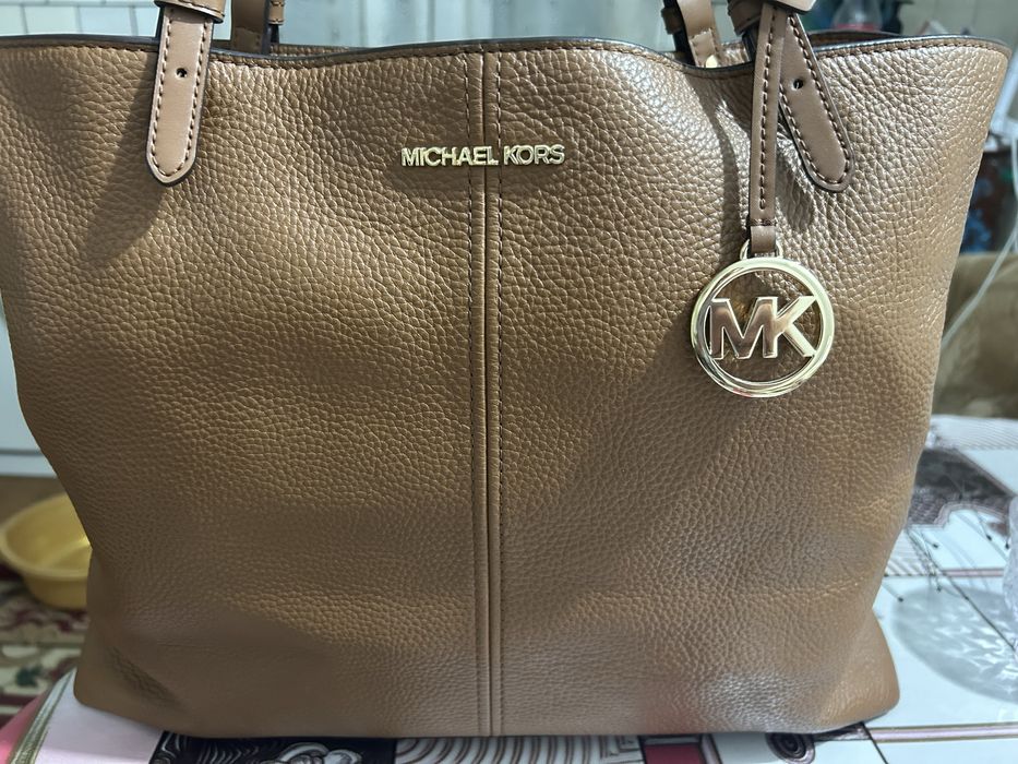 Сумка кожаная. michael kors