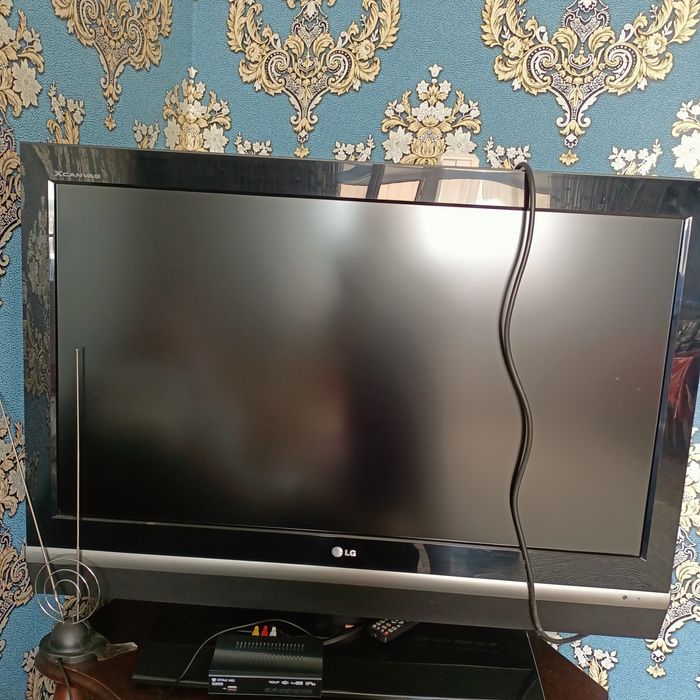 Продам телевизор LG с тумбой
