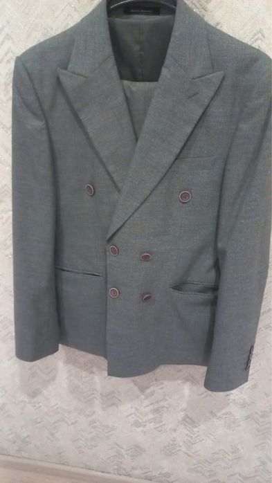 Продам костюм тройка