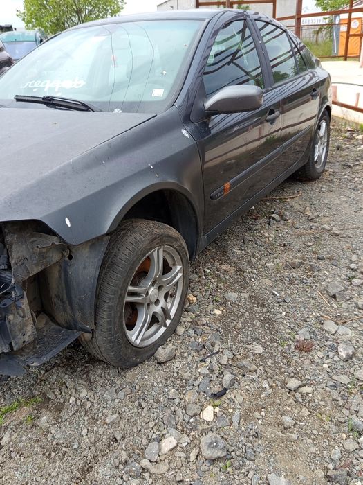 Рено Лагуна 1.9 dti 119 кс 2002г на Части 2бр