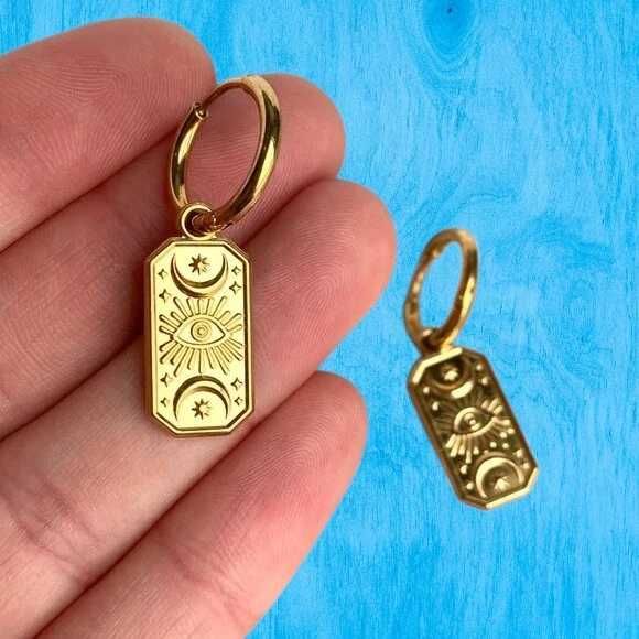 Cercei rotunzi Anthropologie Sun Moon cu pandantiv carti de tarot