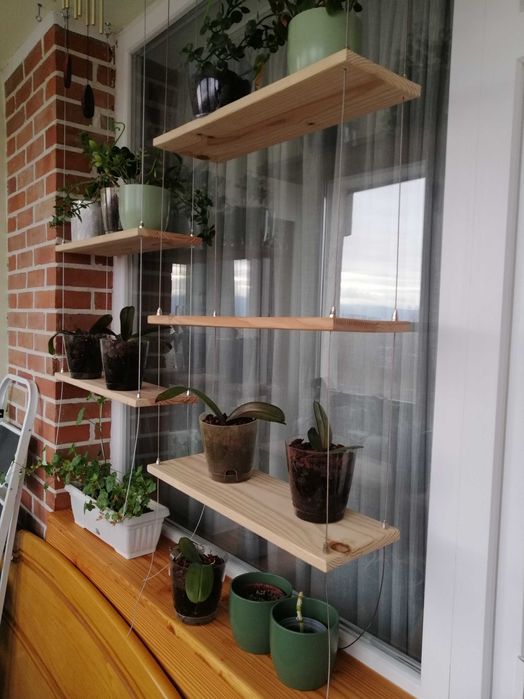 Висяща етажерка с дървени плотове