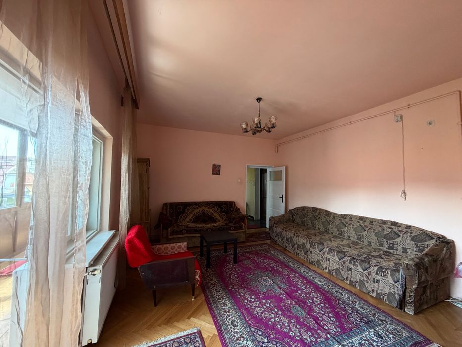 Apartament cu 3 camere de închiriat în Brașov, central, aproape de Colina Universității