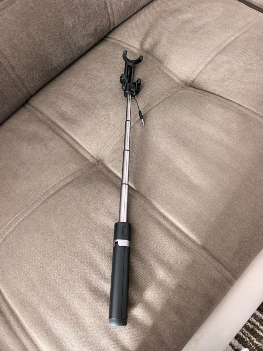 Vând selfie stick original Huawei cu fir (Jack 3.5mm), funcție trepied