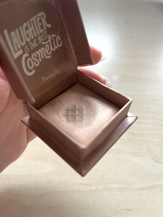 Руж и хайлайтър на Benefit Cosmetics