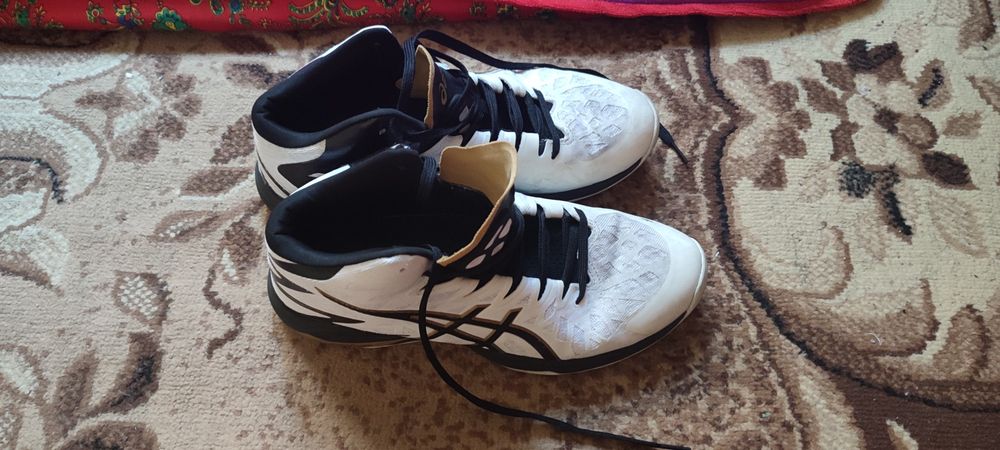 Продаётся волейболные кроссовки (Асикс)