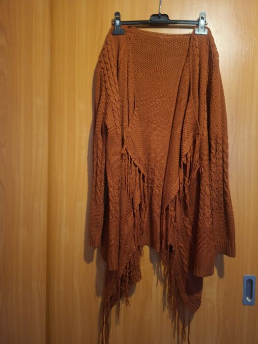 Vând Cardigan Franjuri Marimea -L-XL
