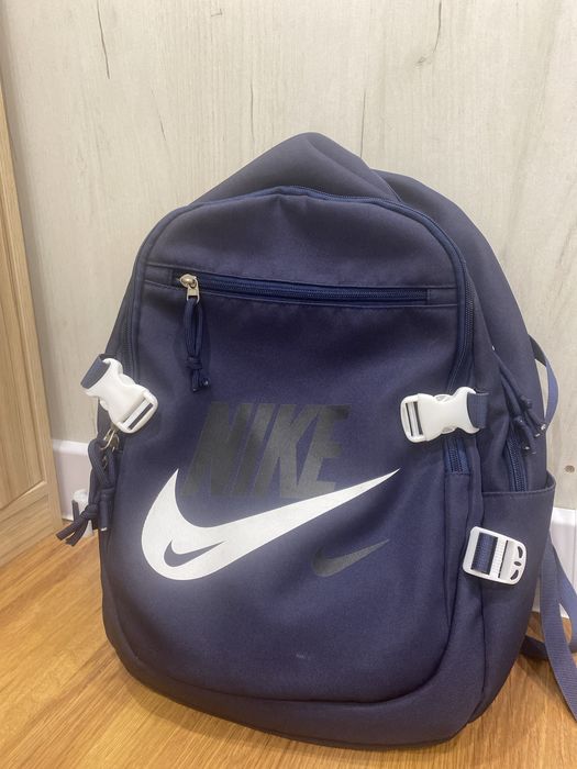 Найк сумка сатылады почти новый сабаққа арналған