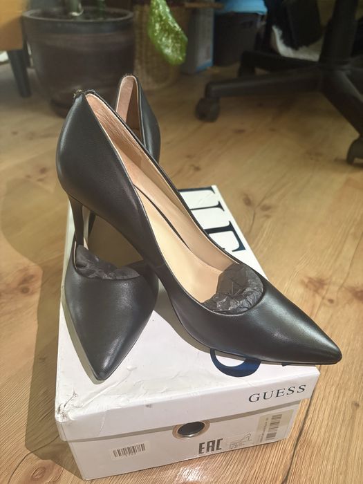 Guess естествена кожа