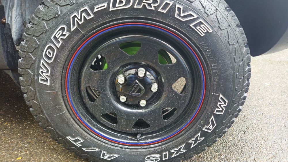 Capace Duster jante offroad negru lucios OE sau argintiu gri.