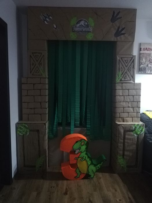 Piniata și diferite costume ecologice pentru copii , făcute la comanda