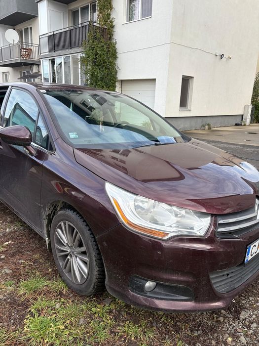 Vând Citroen C4 2011