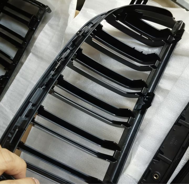 Тунинг Бъбреци за BMW E90/E91 (2005-2008) - Черен Гланц