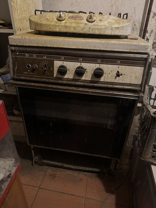 Продам газовую плиту