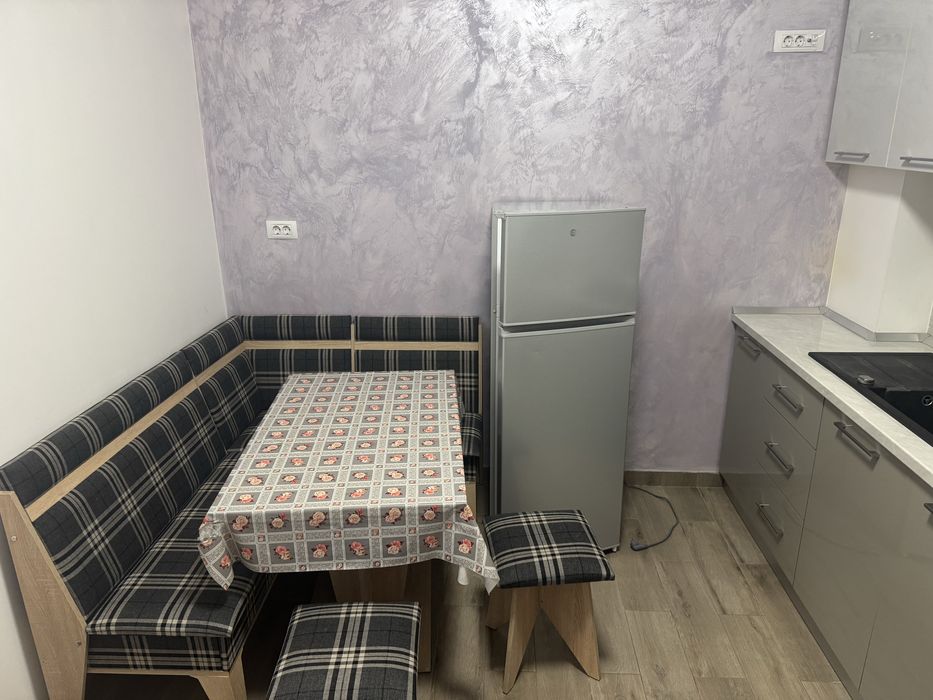 INCHIRIEZ Garsoniera nouá foarte aproape de zona spital nr 1/Facultatea de mediciná in bloc nou