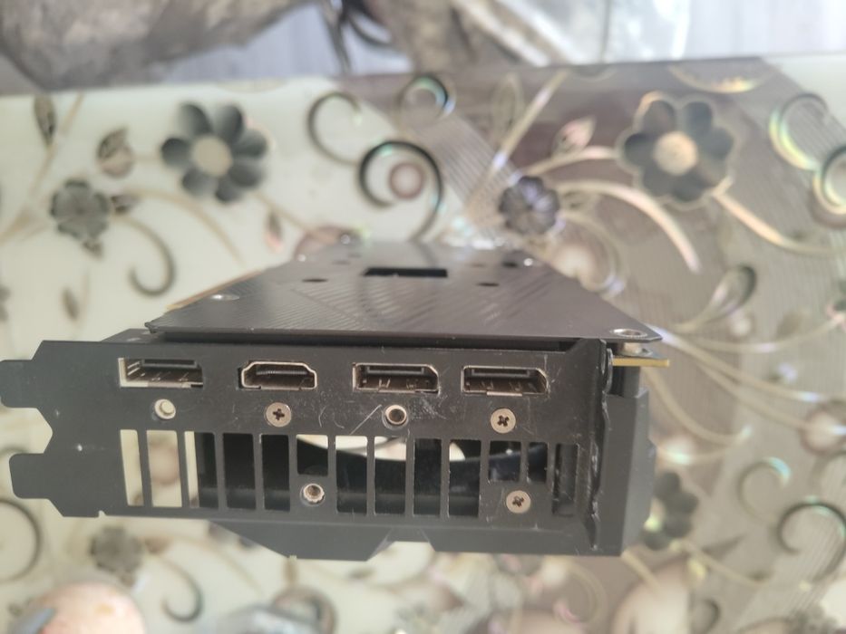 vand placa video amd rx5600xt