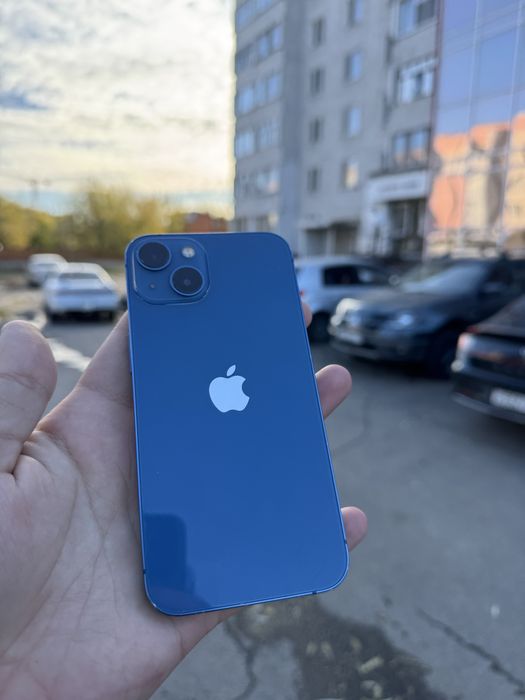 Продам Iphone 13