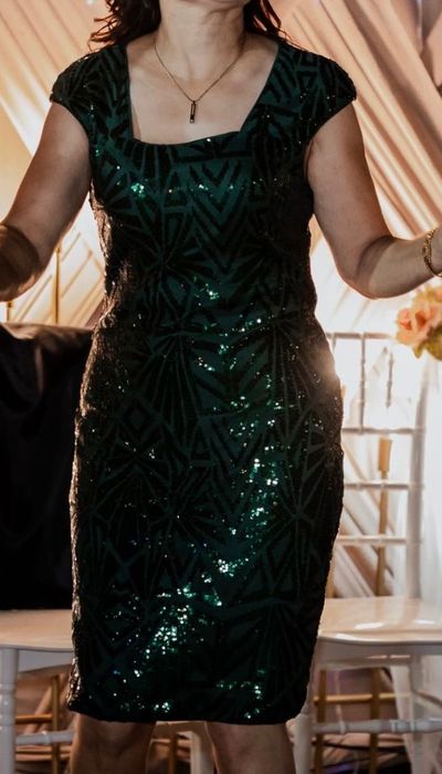 Официални рокли-продават се или се дават под наем