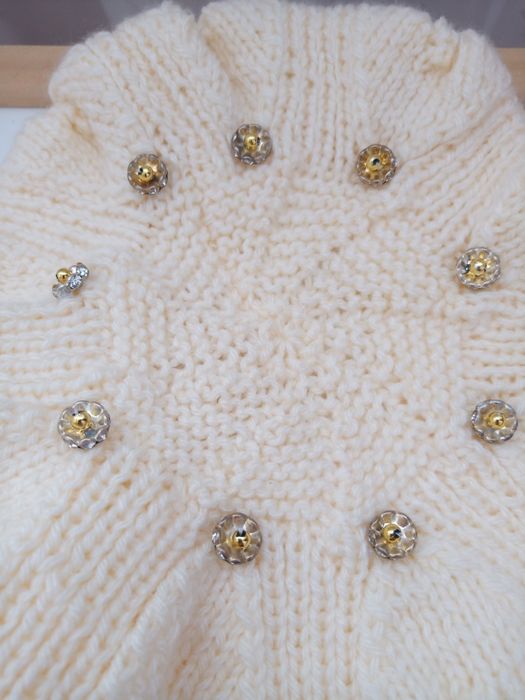 Costumas superb lucrat de mana