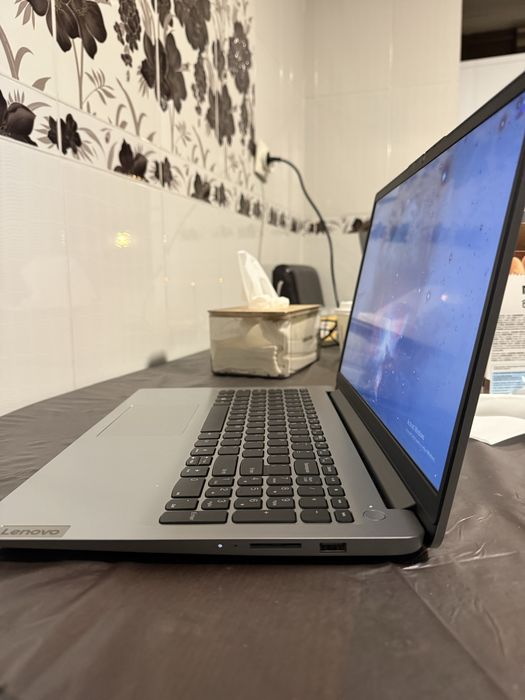 Laptop Lenovo IdeaPad 1