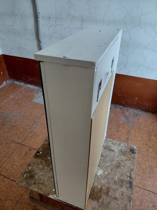 Шкаф -зеркало для ванной.