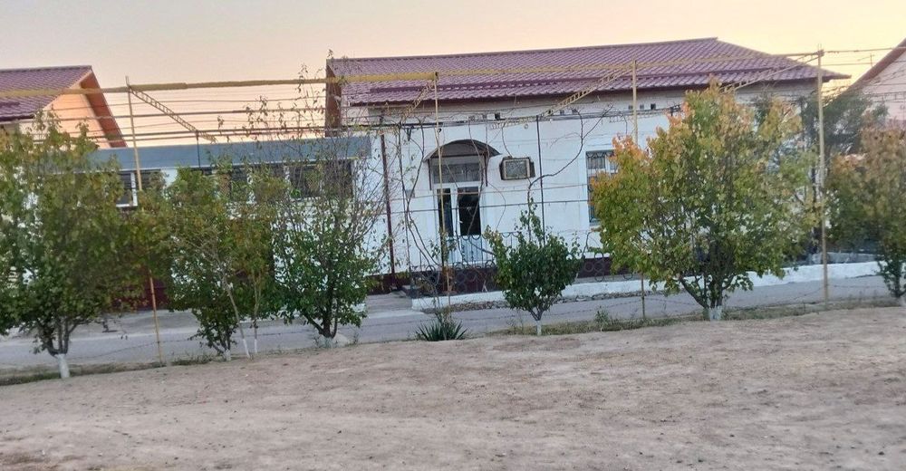 6 sotixli xonadon kotedj sotiladi