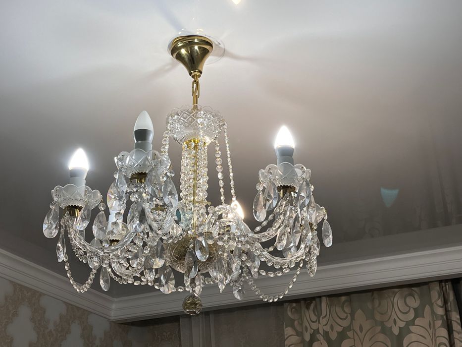 Продам люстру Прага