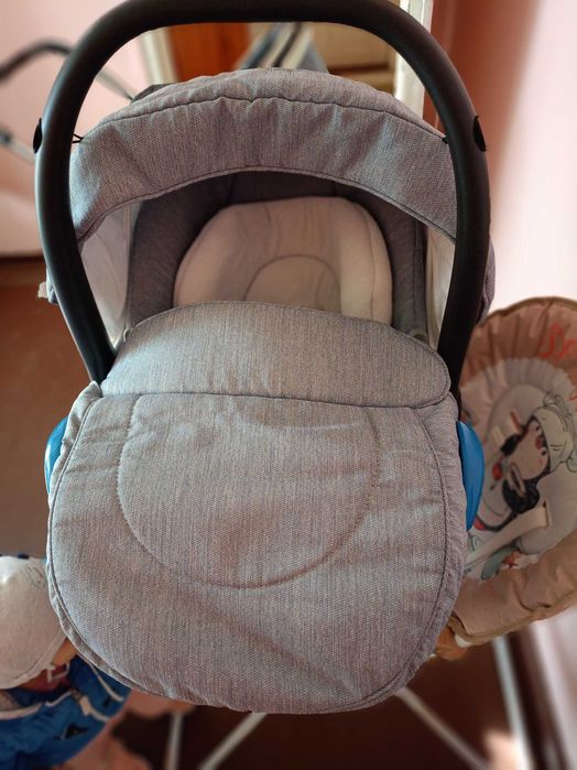 Продава се бебешка количка 3в1 на kikaboo