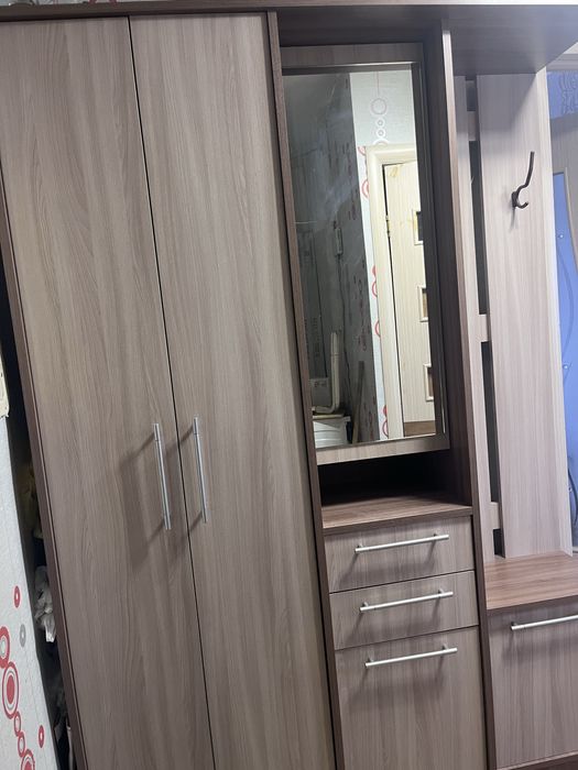 Прихожая с зеркалом