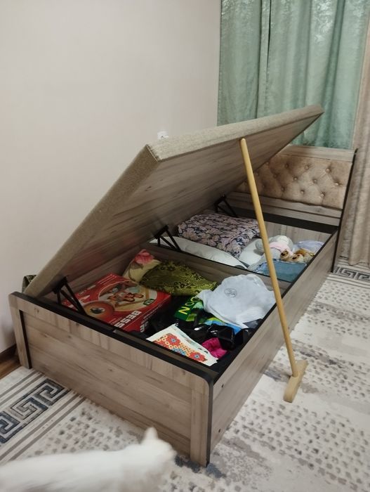 Кровать полуторка.в отличном состоянии.продается..делали на заказ.