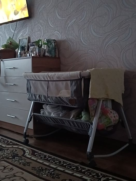 Продам коляску и кровать -манеж.