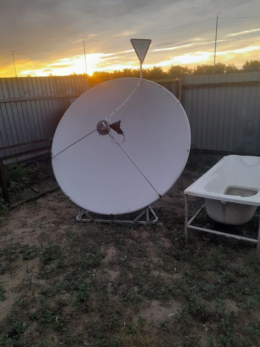 Тарелка спутниковая