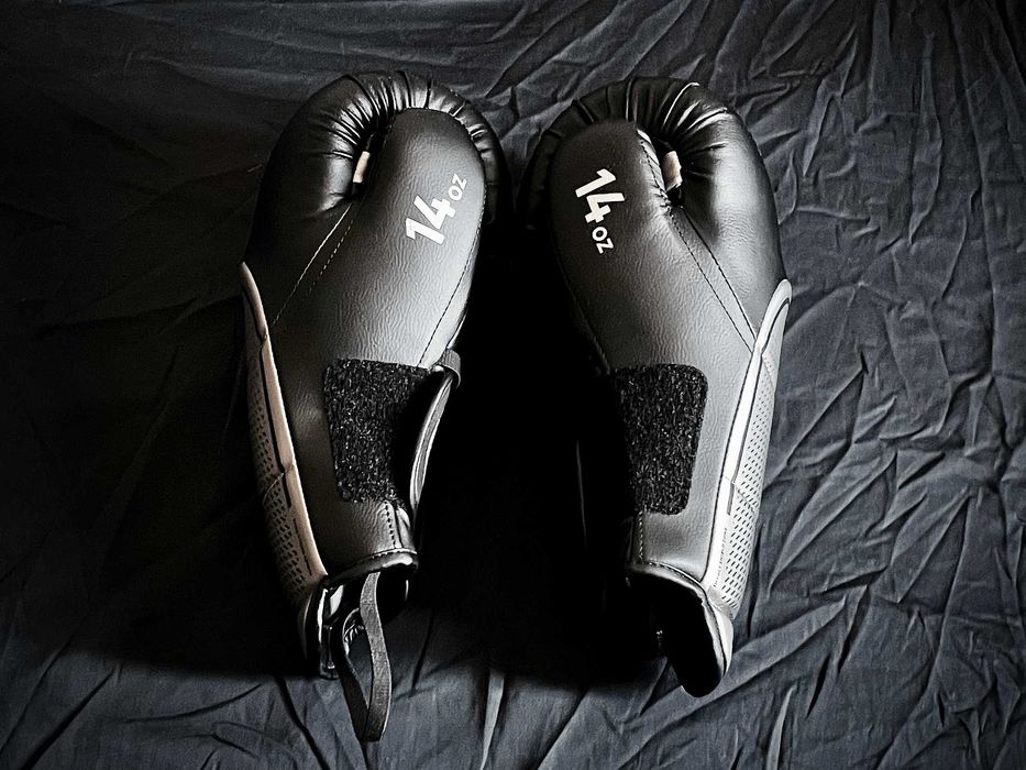 Боксерские перчатки Decathlon Outshock 12 oz