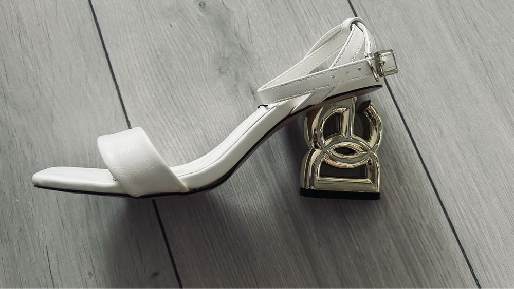 Женские босоножки 5000