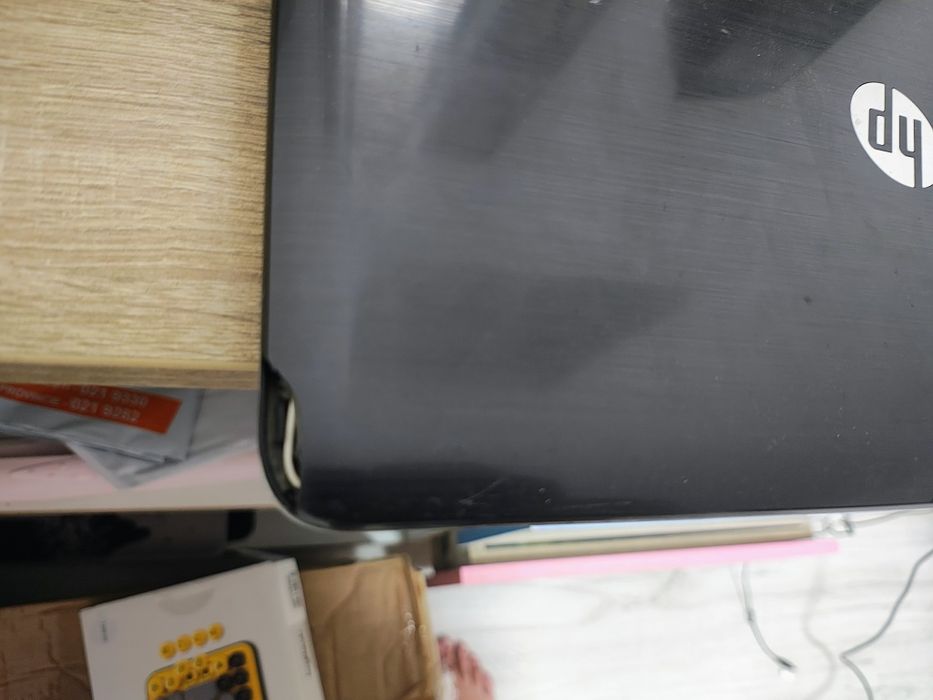 Vând laptop HP Pavilion  17 - bs0xx - AMD E1- 4gb RAM - 180ssd -