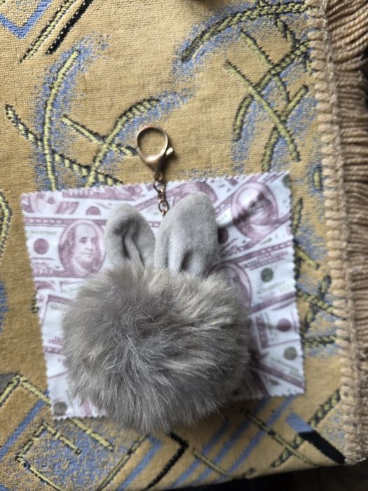 Продам брелки  разные