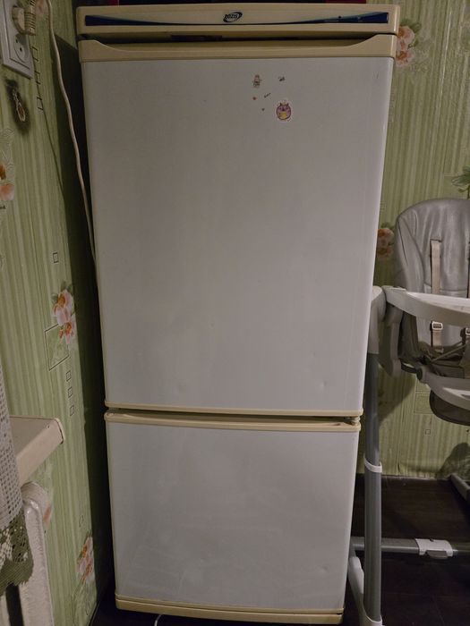 Холодильник с морозильником