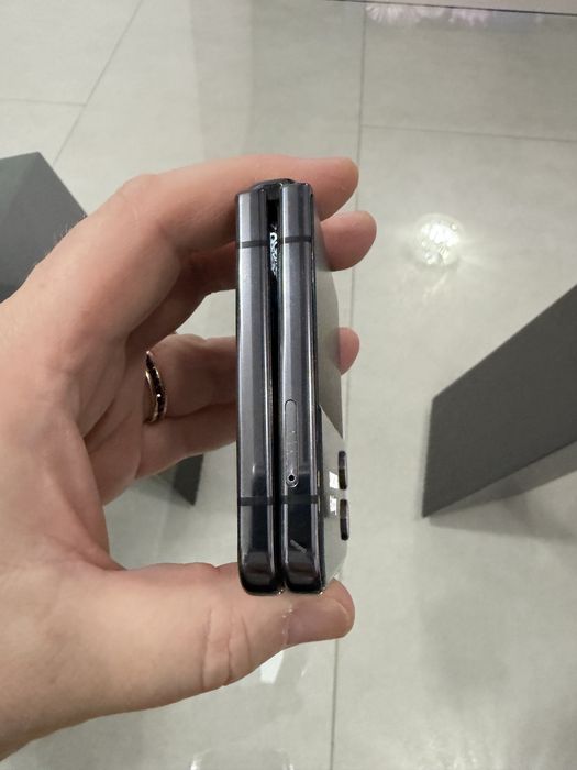 Samsung Z Flip 4 graphite 128Gb neverlocked