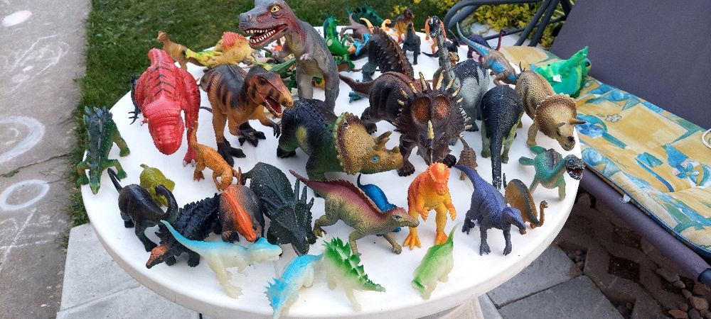 jucarii dinozauri